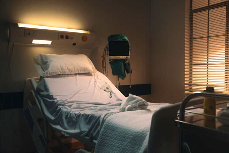 Alegerea patului și a saltelei de spital pentru îngrijirea la domiciliu