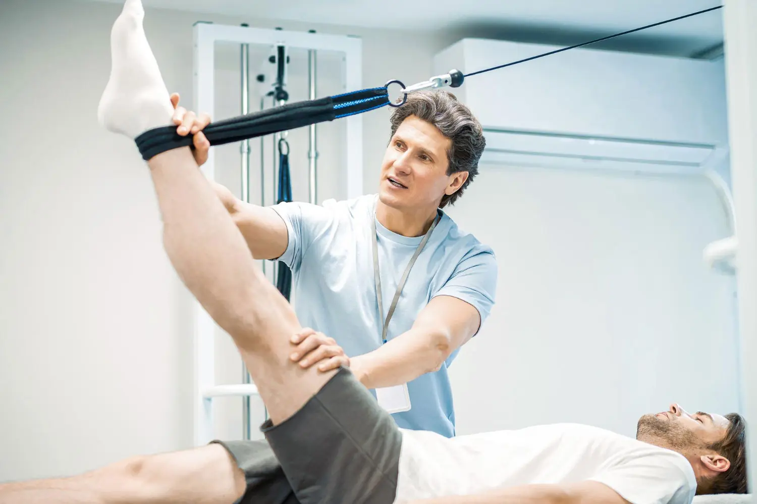 Când este recomandată kinetoterapia la copii și adulți?
