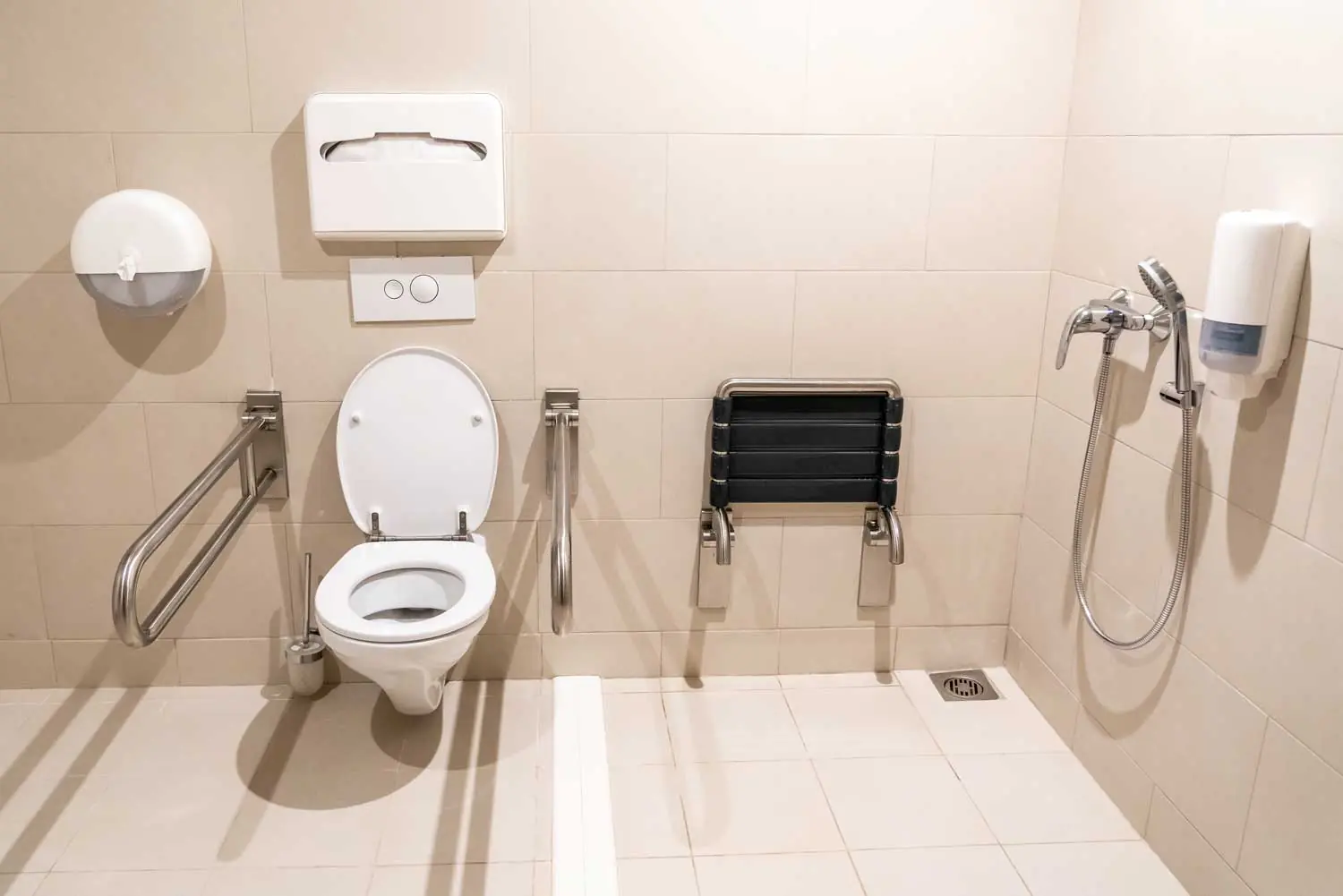Amenajarea băii pentru o persoană cu dizabilități: De ce ai nevoie?
