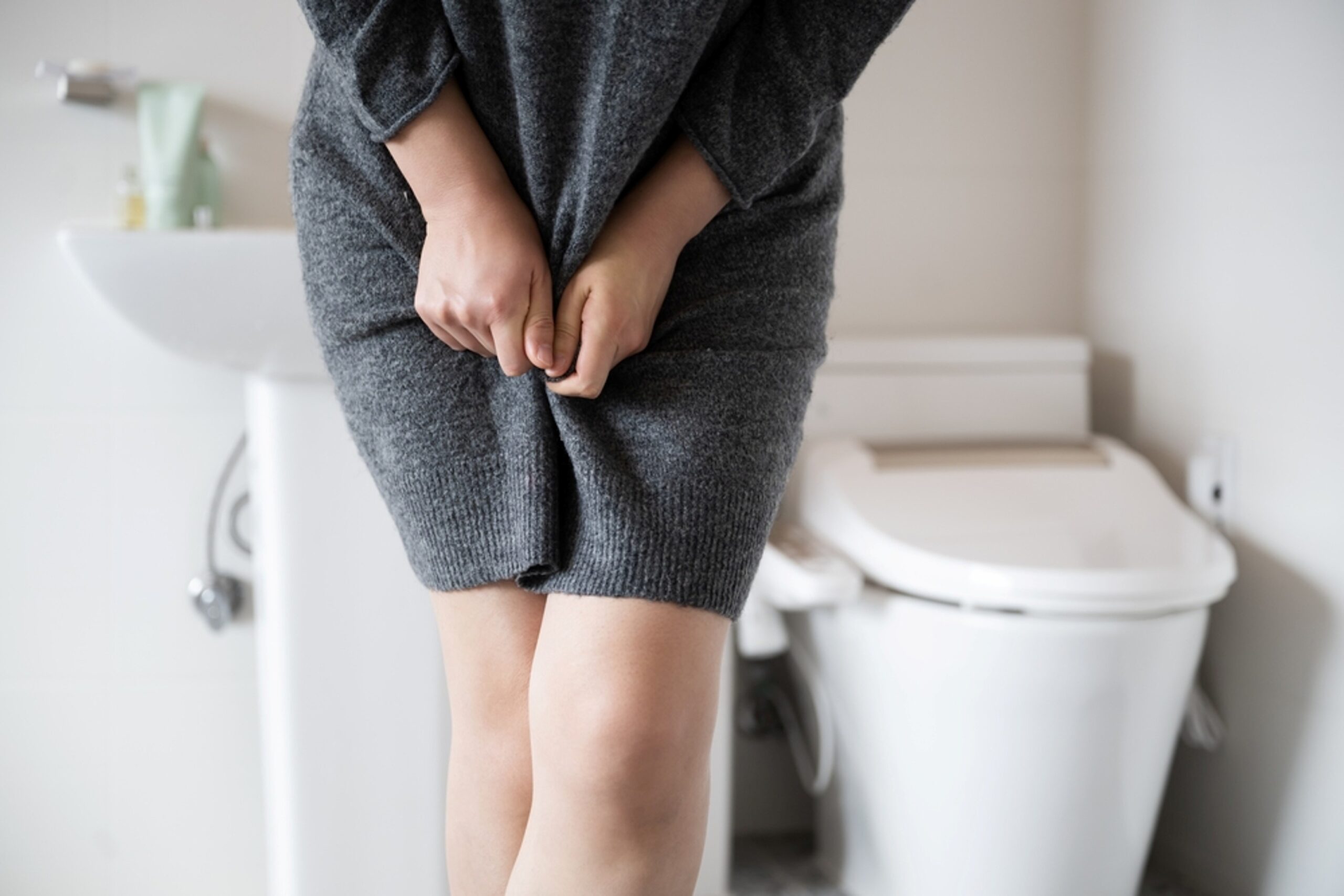 Incontinență urinară la menopauză: de ce apare și cum poate fi gestionată discret?