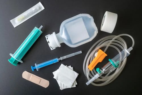 Ce trebuie să conțină un perfuzor pentru a respecta standardele medicale?
