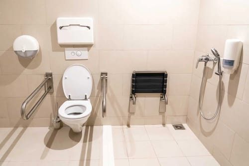 Amenajarea băii pentru o persoană cu dizabilități: De ce ai nevoie?