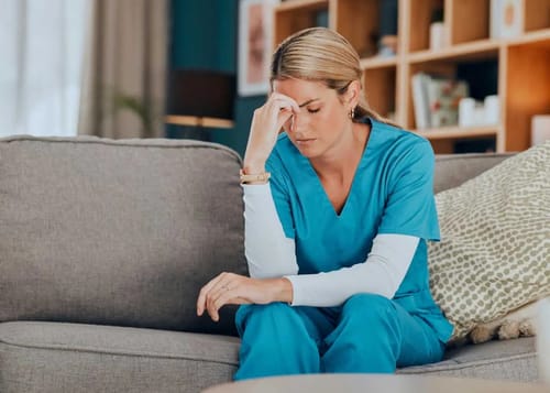 Sindromul de burnout al îngrijitorului: Cum să ai grijă de tine în timp ce ai grijă de alții