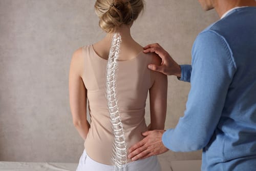 Tratament pentru scolioză: de ce sunt ortezele esențiale pentru stabilizarea coloanei vertebrale?