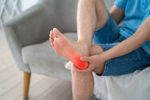 Fasceita plantară: cum recunoști durerea și cum reduci disconfortul la mers?