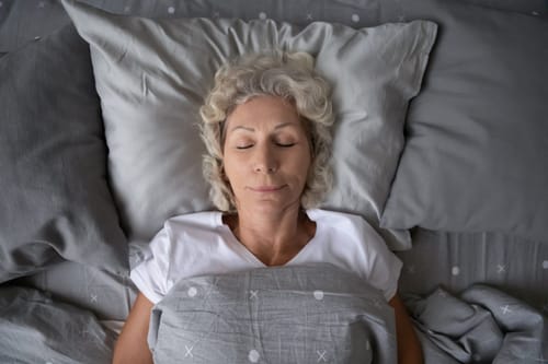 De ce apar scurgerile urinare pe timpul nopții și cum pot fi prevenite?